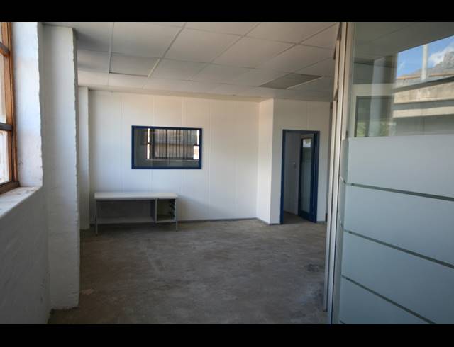 1,449M² RETAIL TO LET IN WOODSTOCK